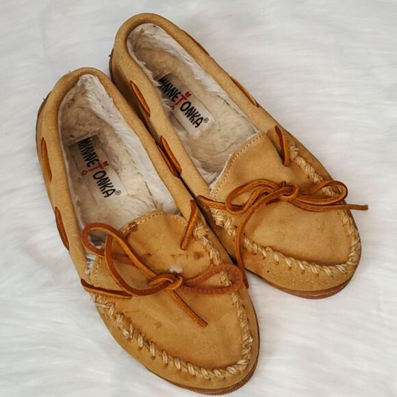 Minnetonka Shoes - Minnetonka Leather Pile Lined Hard Moccasin Slipper Leather Laces Womens 5